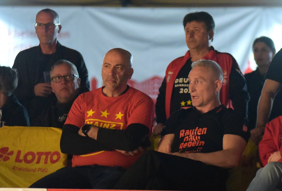 ASV-Vorsitzender Baris Baglan (r.) weiß, wie herausfordernd die nächste Bundesligasaison wird.