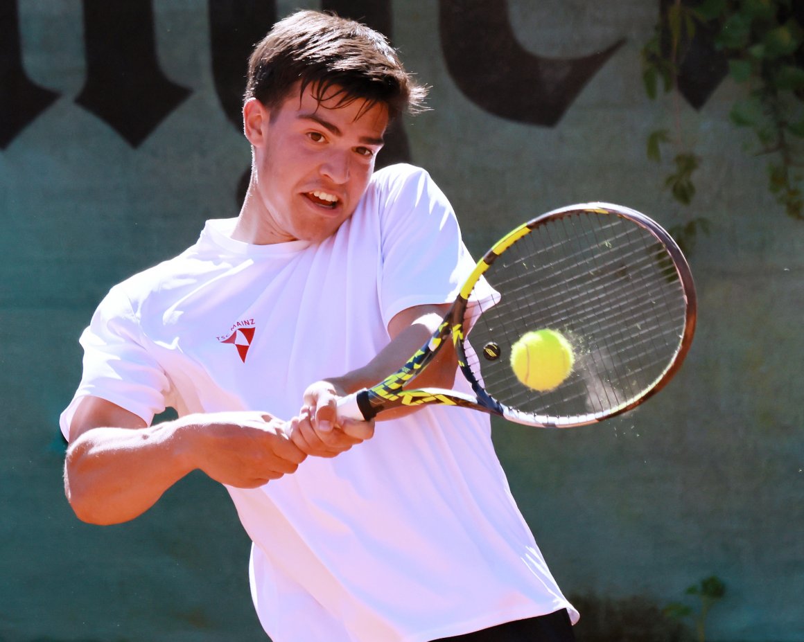 Daniel Kirchner setzte sich an zweiter Position im Matchtiebreak durch, verlor aber mit Felix Tripp das entscheidende Doppel.