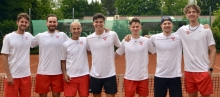 Steigen in die Oberliga auf: (v.l.) Oscar Mesquida Berg, Joel Rizzi, Trainer Babak Momeni, Kapitän Daniel Kirchner, Levy Müller, Paul Vest und Mats Weber