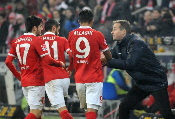 Drei der Angreifer, die Trainer Kasper Hjulmand gegen den VfB Stuttgart in der Anfangsformation hatte: Yunus Malli machte als Zehner sein bestes Saisonspiel, Jairo hatte einige gute Aktionen, Sami Allagui war eifrig, aber vermochte sich nicht entscheidend durchzusetzen.