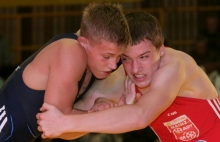Ruben Härle (r.) lag in Riegelsberg bis 20 Sekunden vor Schluss vorne, geriet dann aber mit einem Bein aus der Kampfzone und verlor 4:5.