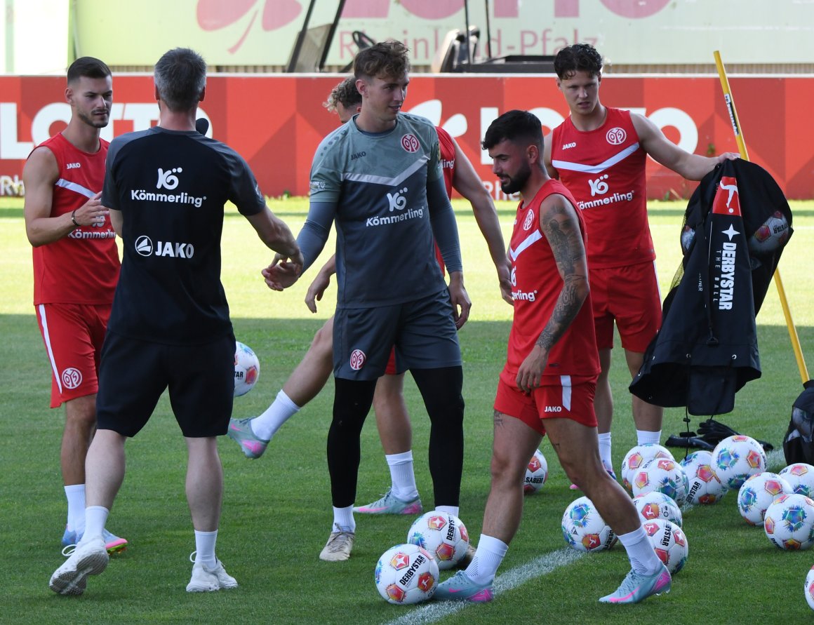 Tom Krauß (l.) steht vor einem Wechsel zum 1.FC Köln, bei Marco Richter (2.v.r.) gibt es noch keine Tendenz.
