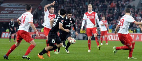 Yunus Mallis Aktionen gehörten zu den besseren im Mainzer Offensivspiel. In der Schlussphase legte der Zehner einen Ball für Shinji Okazaki (r.) auf, den der Japaner an die Latte nagelte.