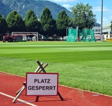 Wenn hier jemand drauf darf, dann die 05er: der Stadionrasen des SV Wörgl.