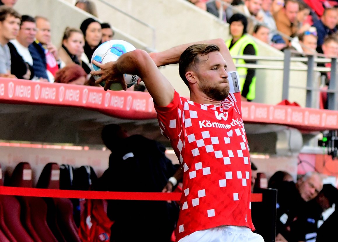 „Gut fürs ganze Team“: An Silvan Widmers Kapitänsrolle zu rütteln, sieht Trainer Bo Henriksen keinen Anlass.