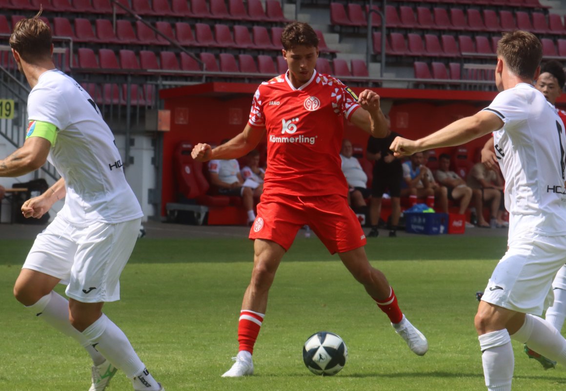 Spieler wie Lovis Bierschenk, die in ihr zweites oder drittes Aktivenjahr mit der U23 gehen, sollen sich nach der Vorstellung von Trainer Benjamin Hoffmann zu Leistungsträgern des Regionalligateams entwickeln.