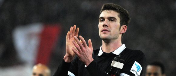 Hat sich bereits in die Pause verabschiedet: Stefan Bell fällt gegen den FC Bayern verletzt aus.