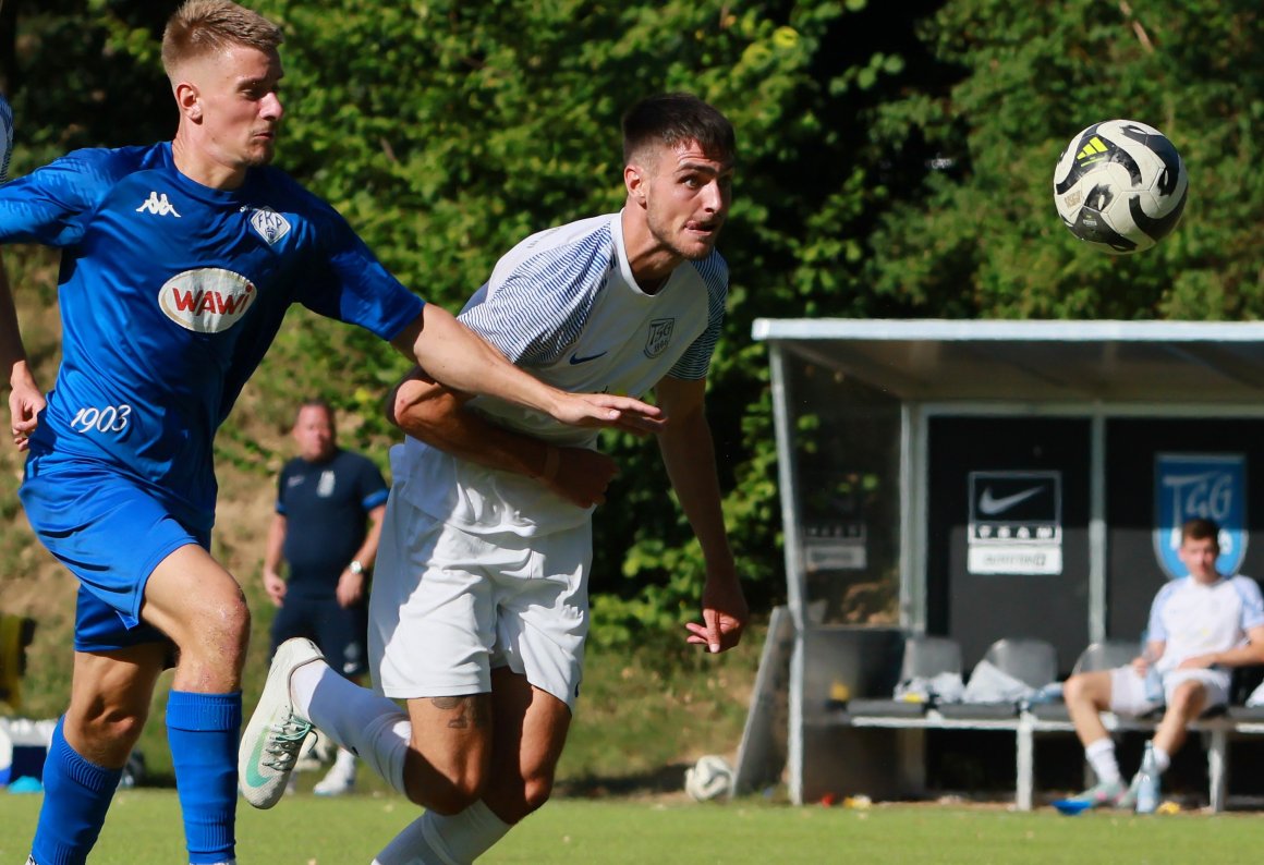 Lukas Helbach hätte in der Nachspielzeit den verdienten Siegtreffer in Steinbach erzielen können, scheiterte allerdings mit einem aussichtsreichen Kopfball.