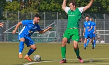 Mag der Ober-Olmer Philipp Kohem auch die Hände hochnehmen: Alexandru-Dorel Mihai schießt trotzdem.