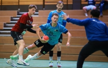 Zweimal spielte das Regionalligateam der Sportfreunde (am Ball Tim Grathwol) durch die Absage des TV Bodenheim gegen die eigene Bundesliga-A-Jugend und siegte zweimal deutlich.