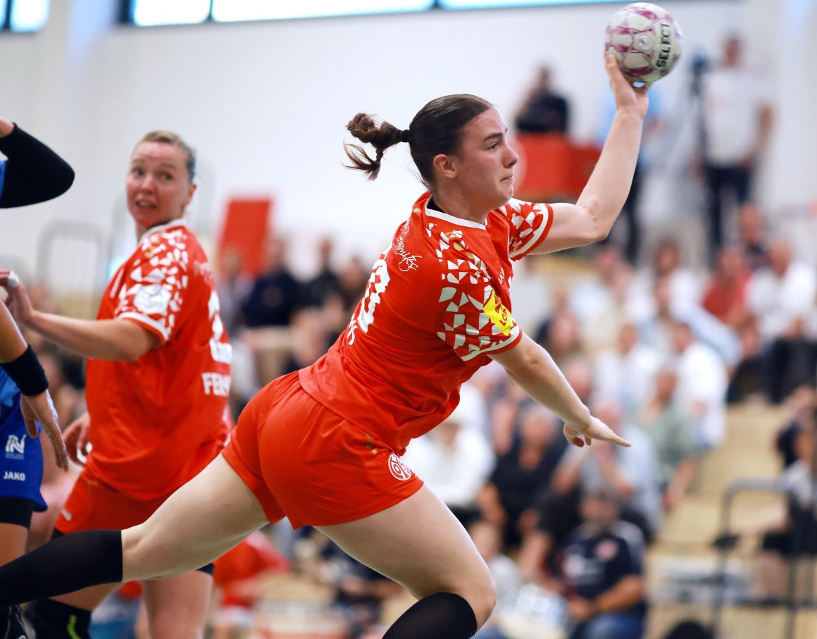 Marleen Kern war eine der Zweitligadebütantinnen des FSV Mainz 05 in Nürtingen. Die Linkshänderin warf viel, fand aber häufig ihre Meisterin in TGN-Keeperin Kerstin Sander.