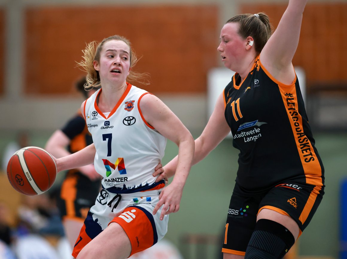 Alina Dötsch und das Zweitligateam messen sich mit den in die Regionalliga abgestiegenen Rhein-Mainz Baskets.