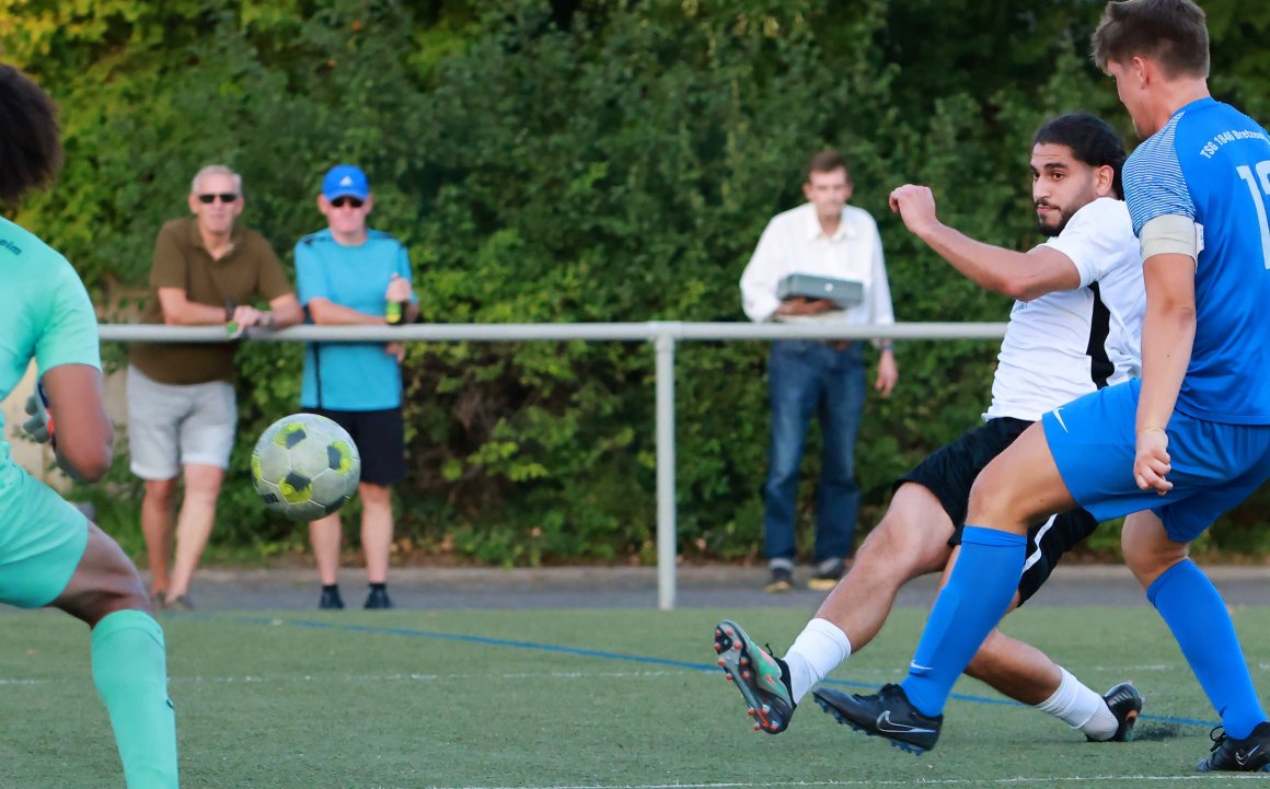 Der spielende Kotrainer Khaled Abou Daya hatte in der bisherigen Sasion nur in zwei Partien mehr als eine Stunde mitgewirkt, gegen Bienwald Kandel ist er allerdings als Vertretung für Calvin Faßnacht gefordert.