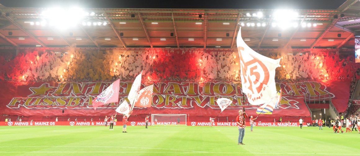 Teure Choreo: Für die Zündeleien gegen Rosenborg Trondheim bittet die Uefa den FSV Mainz 05 zur Kasse.
