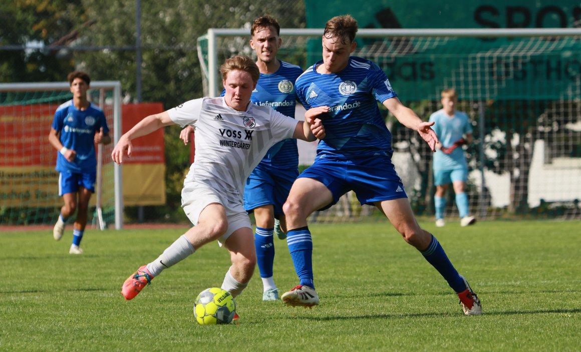 Luis Grohmann (l.) brachte den TSV Zornheim gegen Fortuna Mombach in Führung.