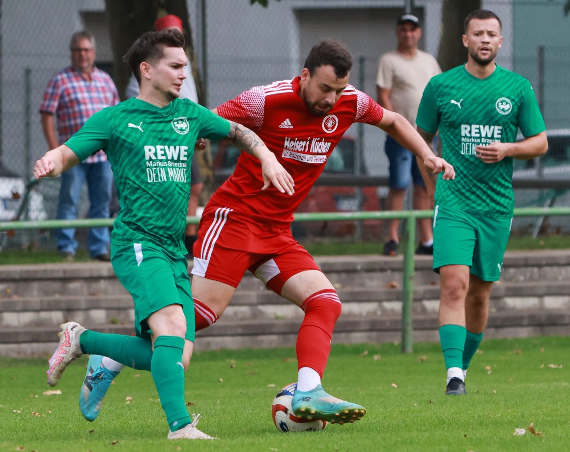 Für Tim Gabel gestaltete sich das jüngste Gastspiel der SpVgg Ingelheim in der ersten halben Stunde schwierig, dann wurde es deutlich. Auch diesmal sind die Weisenauer im Landesligaderby klarer Favorit.