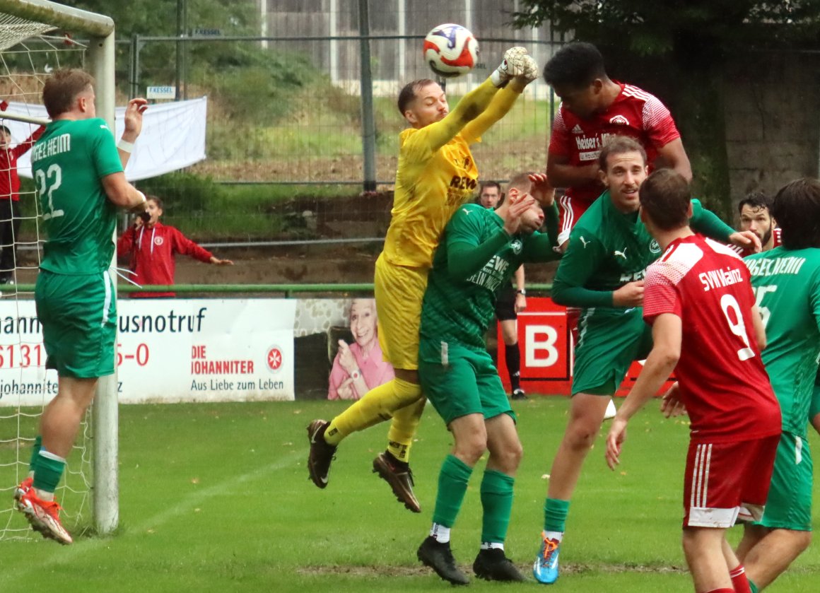 Das 3:0 köpfte Mao Koyama, indem er die versammelte Ingelheimer Deckung inklusive Torwart Fabian Brunner übersprang.
