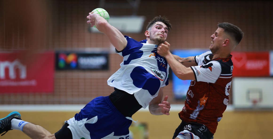 Auf Kenan Muratovic und seinen Rückraumkollegen Johannes Schmitz konzentrierte sich die Deckungsarbeit des TV Nieder-Olm, hier hat Pascal Pfaffenbach den HCG-Schützen am Wickel.