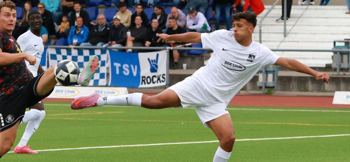 In sieben von acht Spielen hat der TSV Schott (hier: Abdellatif El Mahaoui) zumindest Tore geschossen.