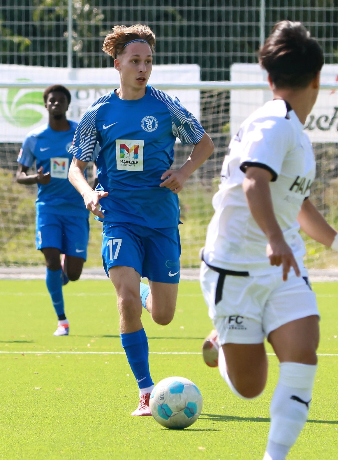 Robin Hofmann kam mit dem Seitenwechsel für den angeschlagenen Yannik Ischdonat auf dem Platz, er leitete viele Offensivaktionen über die rechte Seite ein und hätte eigentlich einen Strafstoß bekommen müssen.