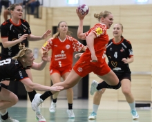 Claire Ramacher und drei weitere Spielerinnen des Zweitligakaders konnten das Drittligateam an den spielfreien Wochenenden der Ersten Mannschaft ausgiebig unterstützen, nicht unentscheidend wohl für den Auswärtserfolg beim bisherigen Tabellenführer HSG Leihgestern.