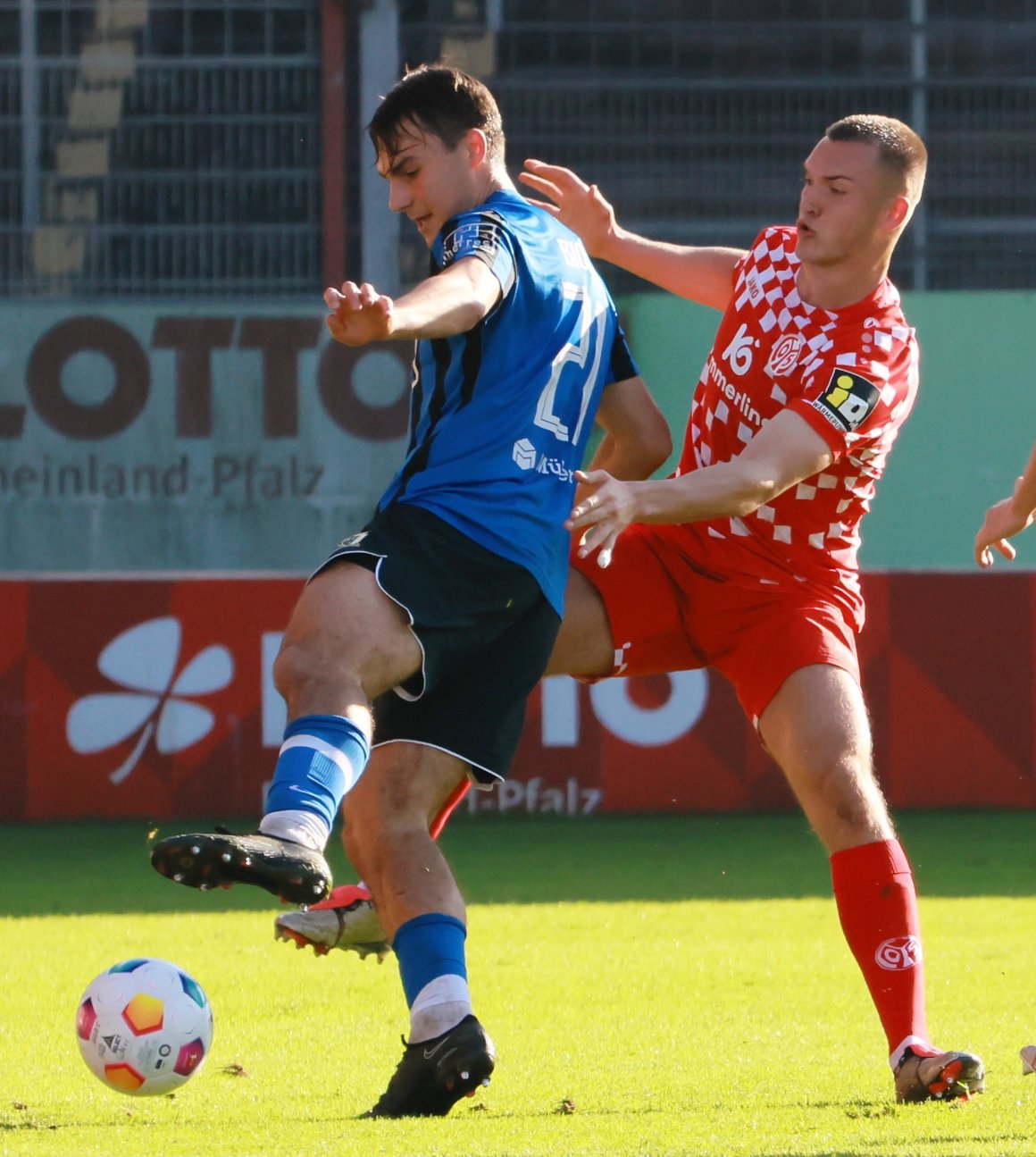 Philipp Schulz unterlag mit der U23 im jüngsten Heimspiel gegen Eintracht Trier mit 0:1. Stürmer Mateo Biondic (l.) wird wieder dabei sein, er ist mit fünf Treffern aktuell bester Eintracht-Torschütze. 
