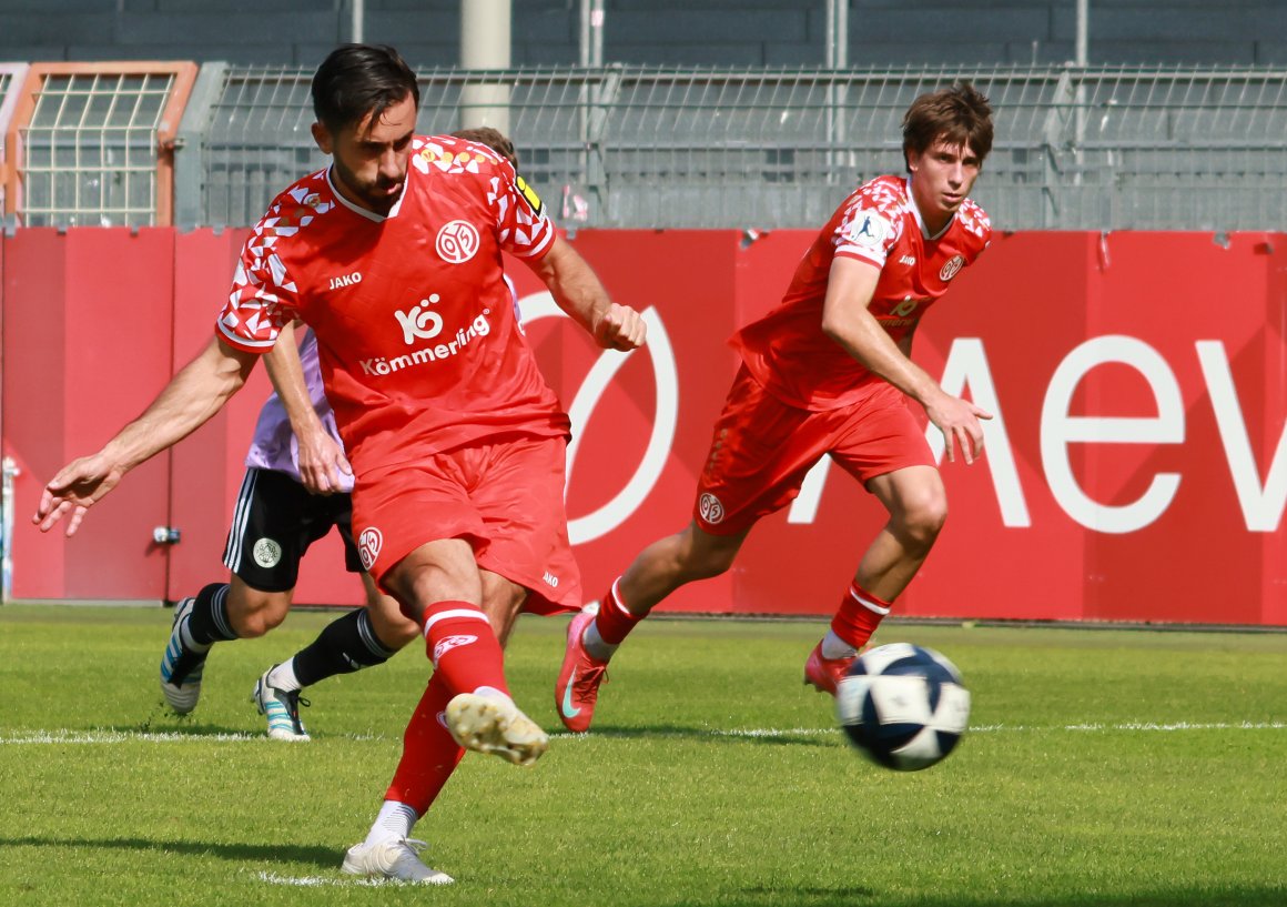 Yunus Malli trifft vom Elfmeterpunkt. Das kann man sich vom Spiel in Bahlingen so vorstellen wie bei diesem Strafstoß gegen den FC Homburg.