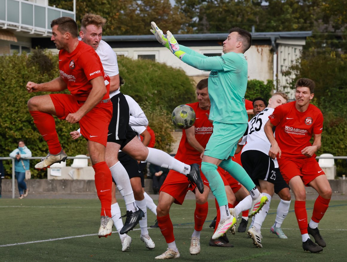 In der ersten Halbzeit stand der VfB Bodenheim noch voll im Saft, erarbeitete sich viele Strafraumszenen und hätte sich eine beruhigende Führung erarbeiten können.