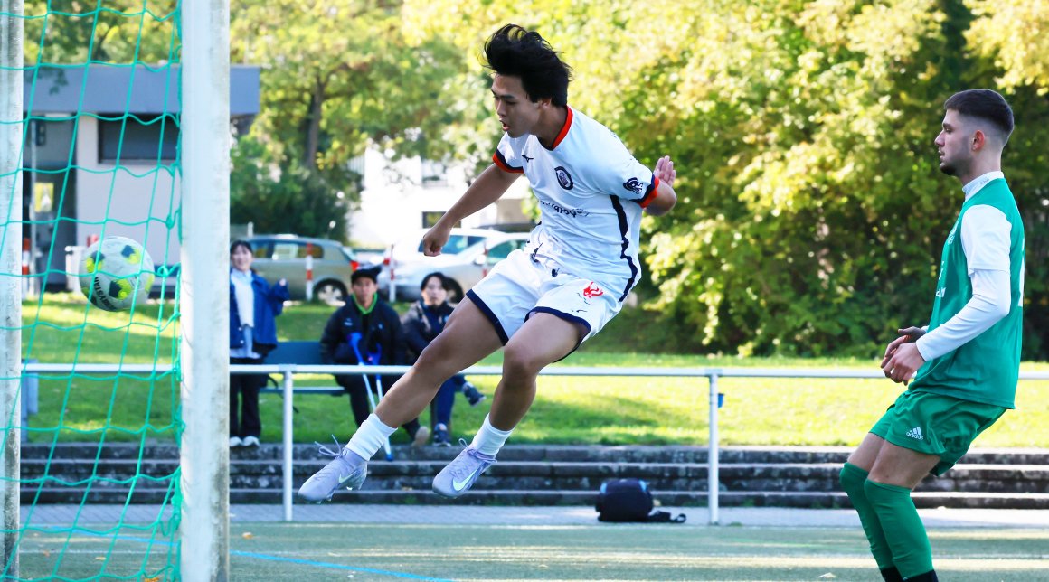 Keisuke Hayakawa egalisierte in dieser Szene die erste Ober-Olmer Führung.