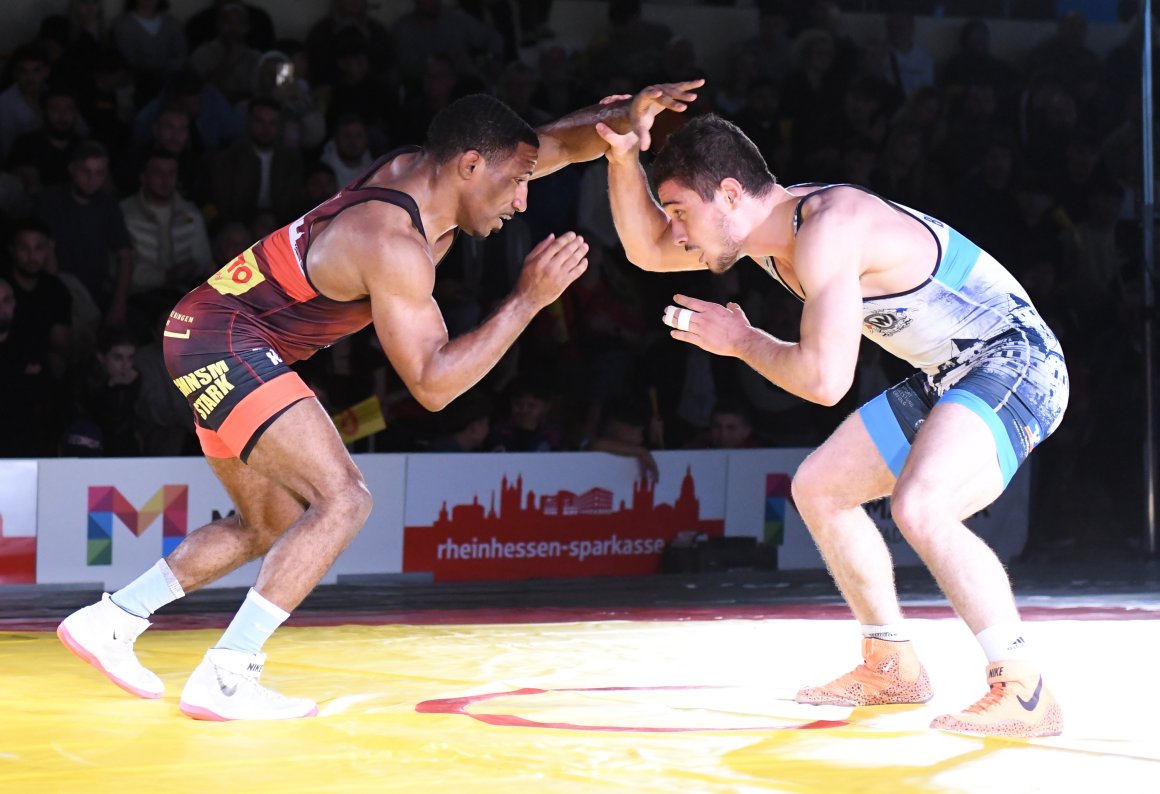 Andre Clarke (hier im Heimkampf gegen den Burghausener Magomed Kartojev) setzte sich in Weingarten vorzeitig durch.