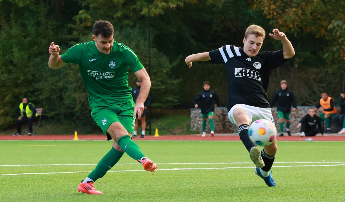 Michael Kohns hatte kurz vor Schluss den Siegtreffer auf dem Fuß, scheiterte aber an einer starken Torwartparade.