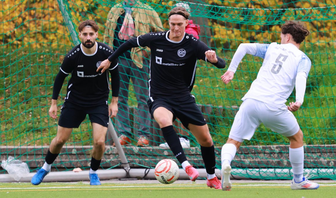 Benjamin Zähme, hier im Zweikampf mit Till Escher, erzielte gegen das 2:0 gegen seinen Ex-Klub