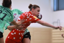 Helena Rhein, hier beim Heimspiel gegen den Thüringer HC II vom April, zeigte sich bei Antritten zum Kreis immer wieder sehr stark im Eins-gegen-Eins und sammelte vor allem über diese Qualität in Erfurt satte elf Tore ein.