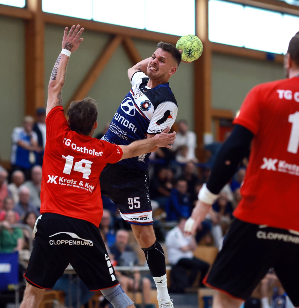 Pascal Pfaffenbach, der neue Kapitän des TVN, unterstrich seine Führungsrolle durch acht Treffer im Topspiel in Osthofen.