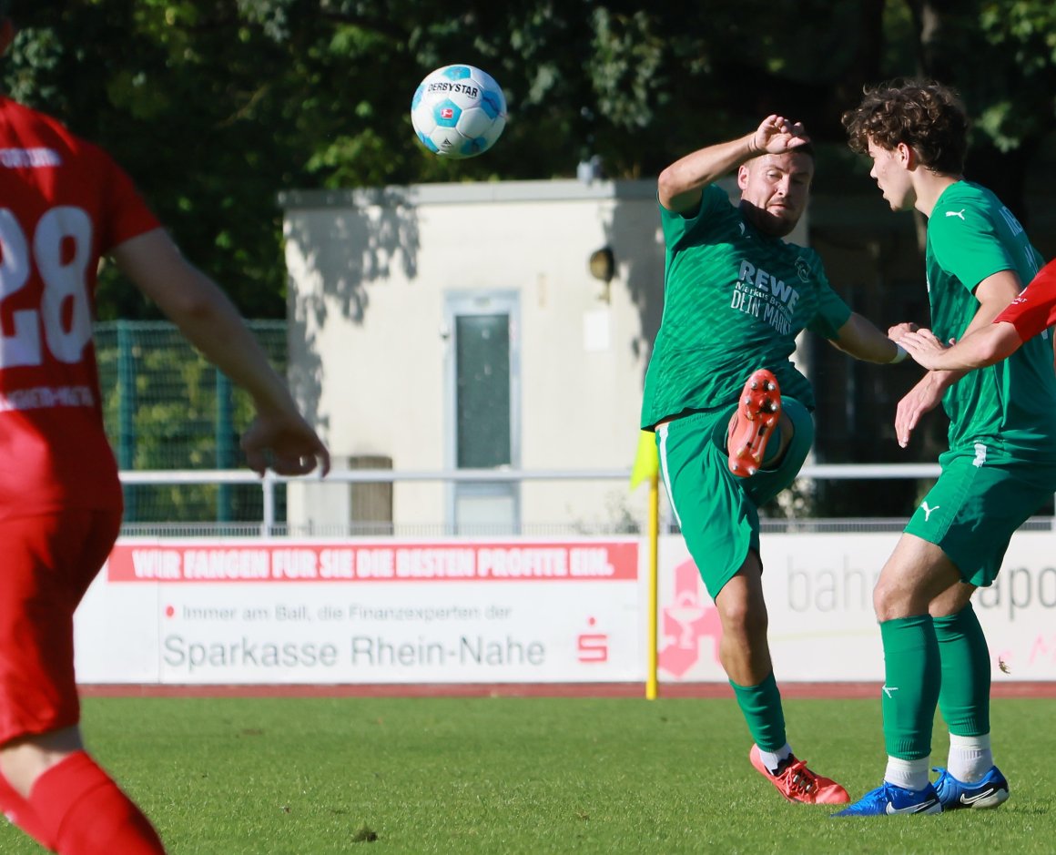 Lukas Pieper servierte Jonas Becker den Ball zum Ausgleich gegen die TSG Pfeddersheim maßgerecht auf den Kopf.