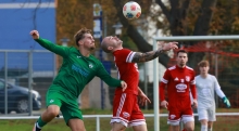 Maximilian Rund (l.), hier im Kopfballduell mit Rico Kreutzer, erzielte den Marienborner Siegtreffer.