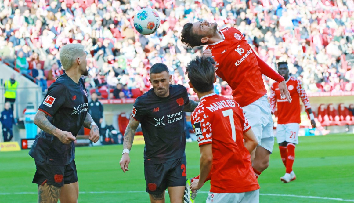 Stefan Bells Kopfballverlängerung nach Einwurf von Phillipp Mwene leitete das 1:2 ein.
