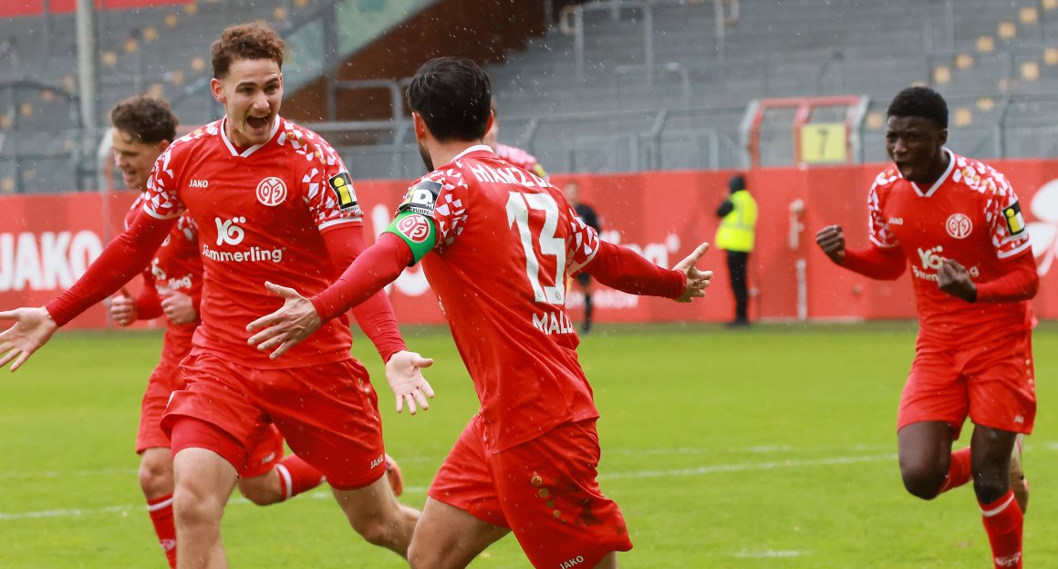 Drei für ein entscheidendes Tor: Mokesse Bamba (r.) zwang den Gästetorwart zu einer Parade, Fabio Morena Fell (l.) kratze den zur Seite weggeboxten Ball von der Grundlinie, Yunus Malli drückte ihn aus der Kurzdistanz zum 2:1 über die Linie.