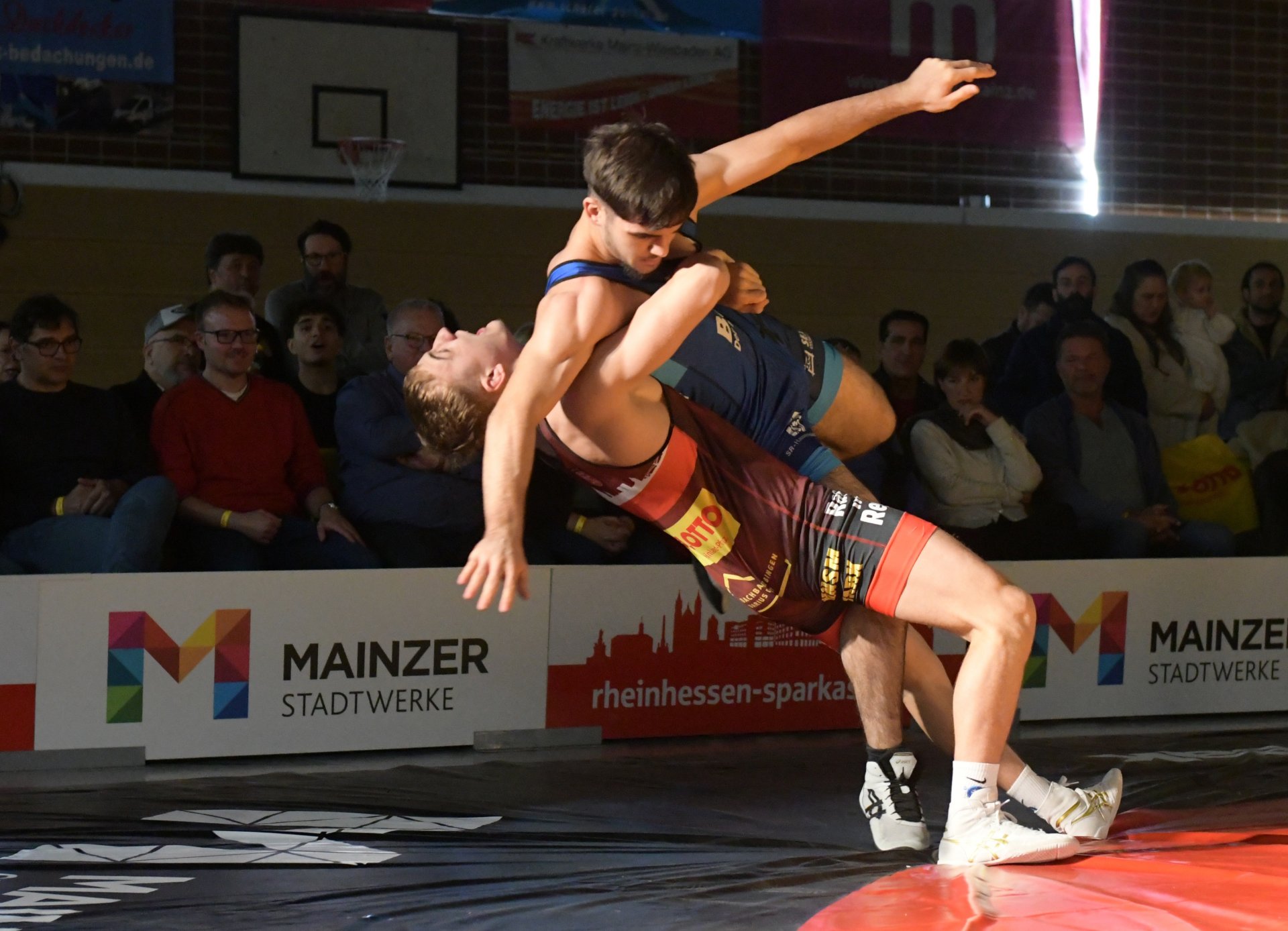 ...gegen Seyfullah Kaya für einen spektakulären Abschluss des Kampfabends...