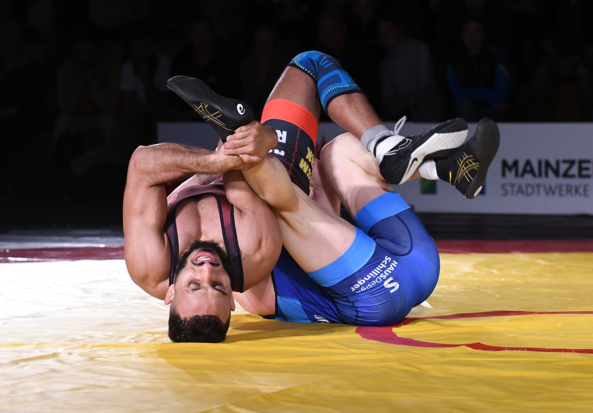 Den Auftakt gemacht hatte Ibrahim Guzan gegen Mihail Lapp, ein Duell...