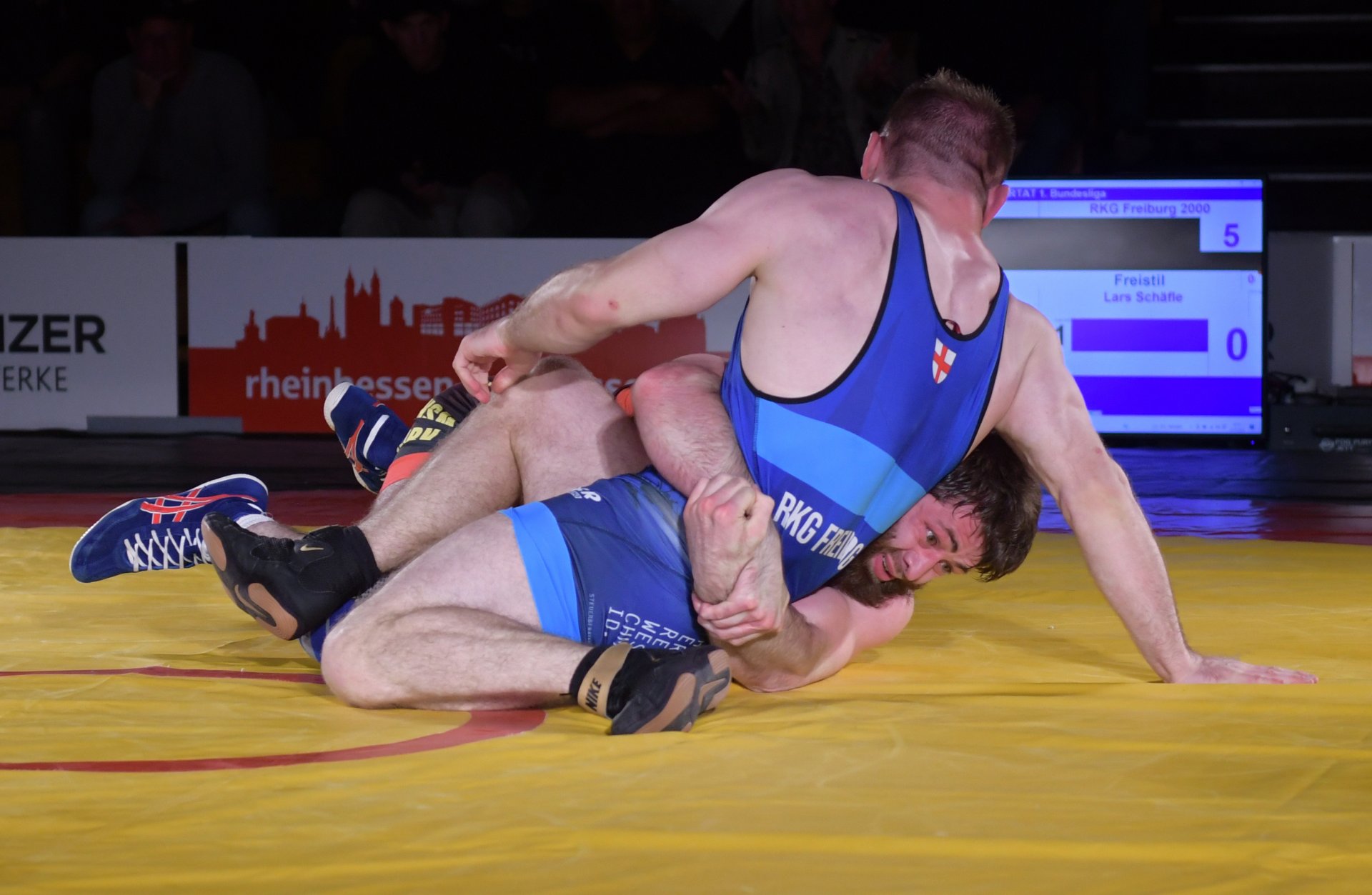 ...gegen den er sein Heimdebüt genauso beendete wie seinen Kampf in Weingarten...