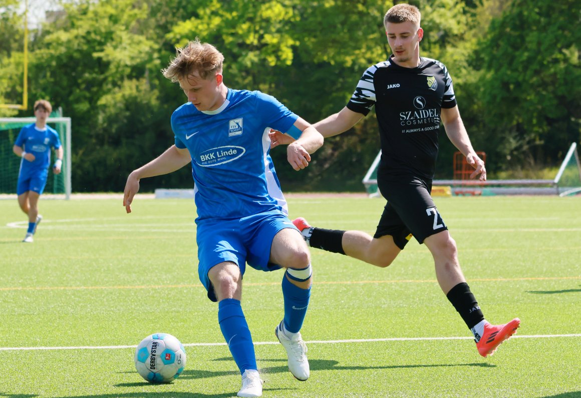 Ein frühes Gegentor vermeiden muss das erste Ziel des TSV Schott (hier: Jan Wiltink) sein.