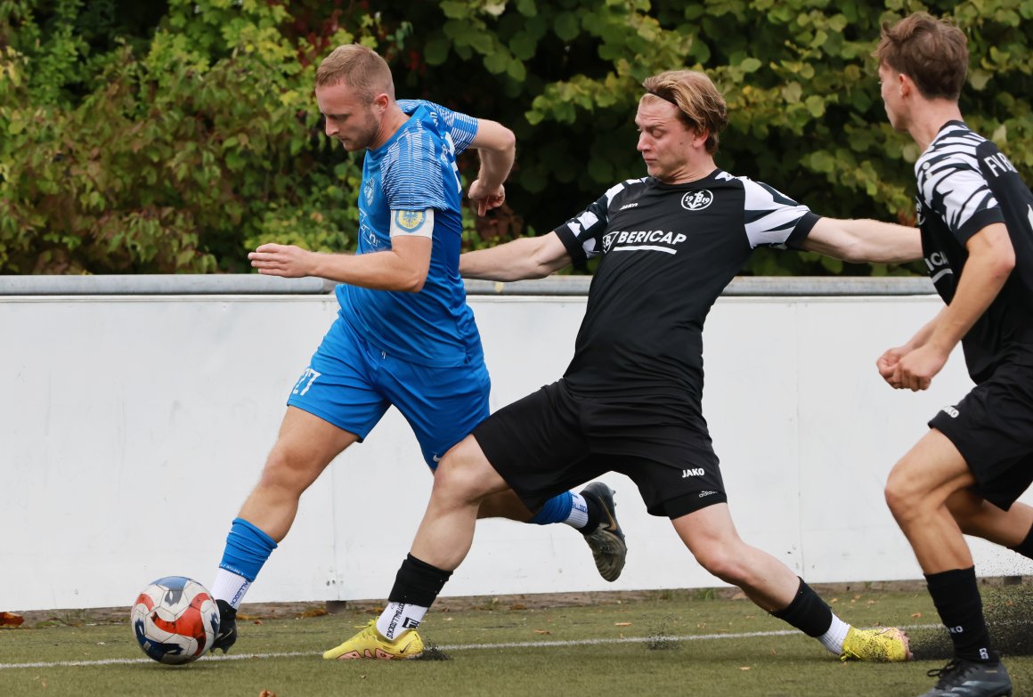 Tim Mallmann glich für den TSV Wackernheim gegen den 1.FC Schwabsburg aus und holte den Freistoß zum 2:1 heraus.