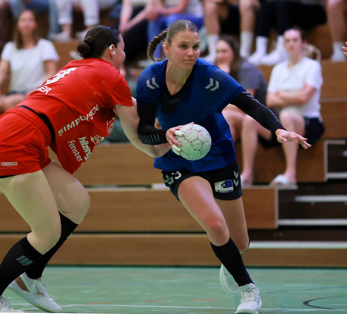 Mit ihrem dritten Treffer gegen den HSV Merzig/Hilbringen musste Alexandra Flebbe wegen eines Schlags ins Gesicht durch eine Gegenspielerin, die eine Disqualifikation mit Bericht kassierte, das Spiel beenden.