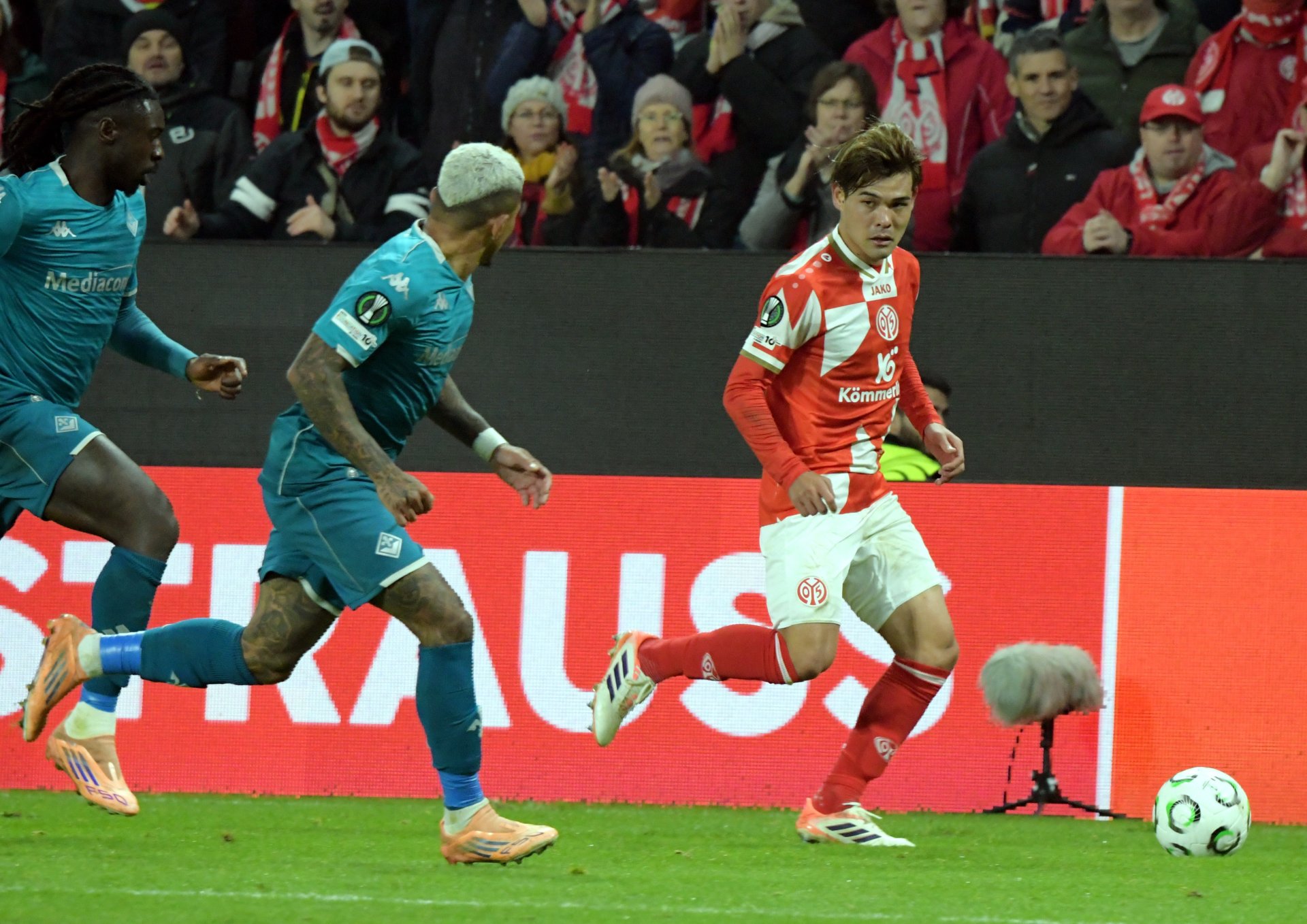 Kaishu Sano gehörte ebenfalls zu dem Trio, das den Unterschied ausmachte. Der Japaner flankte in der Nachspielzeit an den Fünfmeterraum