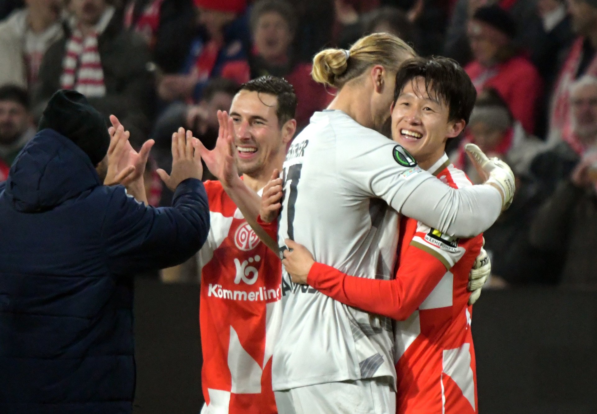 Robin Zentner herzte den Matchwinner...