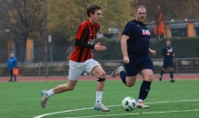  Jano Schössler lässt Tim Stöttinger zwar etwas näherkommen...