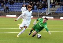Beinahe war Ismail Wiegand in der siebten Minute der Nachspielzeit an Radomir Novakovic vorbei...