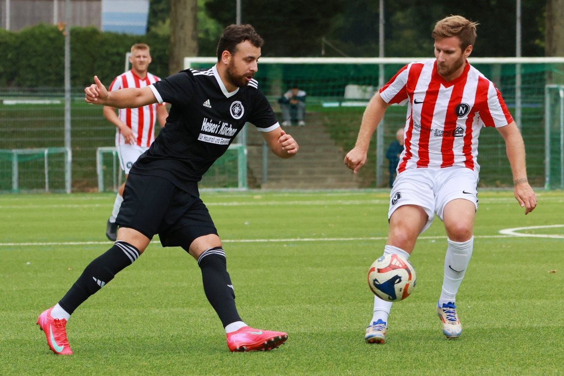 Tim Gabel, diesmal auf der Sechserposition verkürzte in Neuhausen für die SVW, allerdings war das Spiel nach vier Gegentoren längst durch.