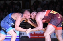 In Hösbach geht es für Wladimir Remel und die 88er um die Play-off-Teilnahme. Niederlagen wie die des Kapitäns im Hinrundenkampf gegen Robin Ferdinand (l.) sollten sie sich nicht leisten.